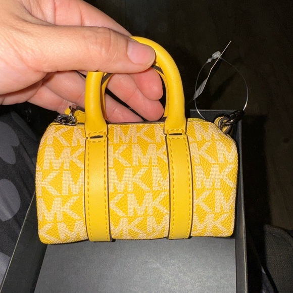 NWT 💛MINI Michael Kors KEY FOB -Coin/ipod/card holder super cute!🥰 - Picture 2 of 4